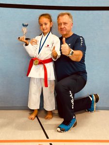 Leonie wird Bayerische Meisterin in KATA U10