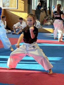 Leonie Weiss wird in den Karate – Landeskader Bayern berufen